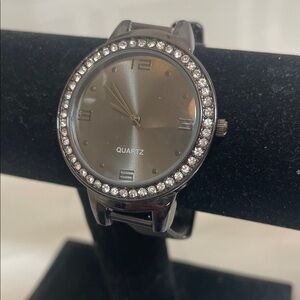 Crystal Bezel Stainless Steel Quartz Watch - Gunmetal adjustable size battery
